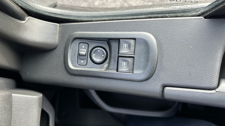 Renault Master Mwb Diesel Fwd MM35 Blue dCi 135 Advance Medium Roof Van